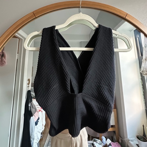 Urban Outfitters boiling point crossed front crop top - Picture 5 of 7